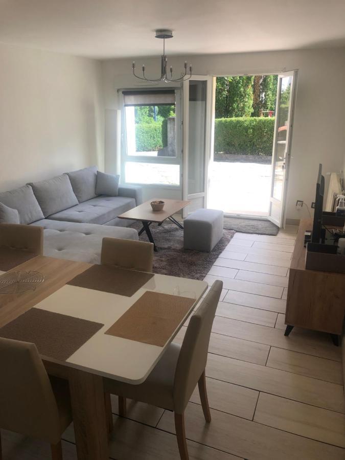 Logement Au Calme Dans Une Maison. Moirans-en-Montagne Exterior foto